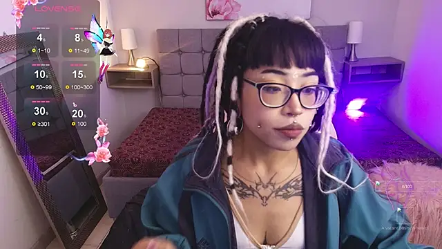 Snapshot of Violetta_Suky chatting on 1, 10, 2025 Violetta Suky online show from 1, 10, 2025