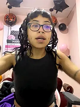 Snapshot of Violetta_Suky chatting on 25, 10, 2025 Violetta Suky online show from 25, 10, 2025