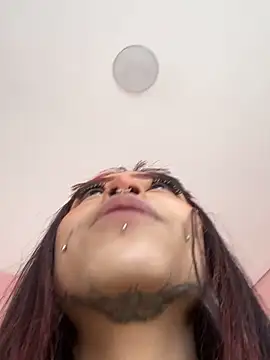 Snapshot of Violetta_Suky chatting on 27, 11, 2025 Violetta Suky online show from 27, 11, 2025