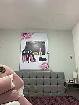 Snapshot of Violetta_Suky chatting on 30, 9, 2025 Violetta Suky online show from 30, 9, 2025