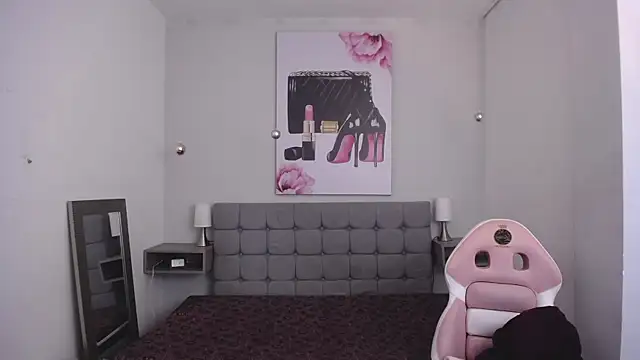 Snapshot of Violetta_Suky chatting on 10, 9, 2025 Violetta Suky online show from 10, 9, 2025