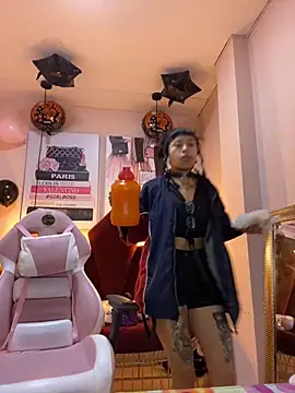 Snapshot of Violetta_Suky chatting on 24, 10, 2025 Violetta Suky online show from 24, 10, 2025