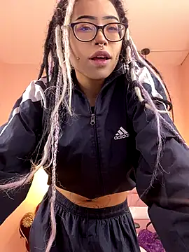 Snapshot of Violetta_Suky chatting on 8, 10, 2025 Violetta Suky online show from 8, 10, 2025