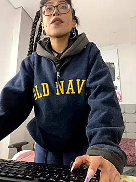 Snapshot of Violetta_Suky chatting on 29, 9, 2025 Violetta Suky online show from 29, 9, 2025