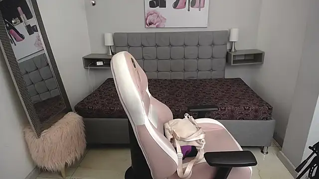 Snapshot of Violetta_Suky chatting on 9, 9, 2025 Violetta Suky online show from 9, 9, 2025