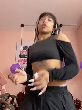 Snapshot of Violetta_Suky chatting on 18, 10, 2025 Violetta Suky online show from 18, 10, 2025