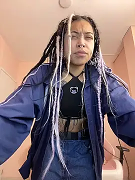 Snapshot of Violetta_Suky chatting on 9, 10, 2025 Violetta Suky online show from 9, 10, 2025