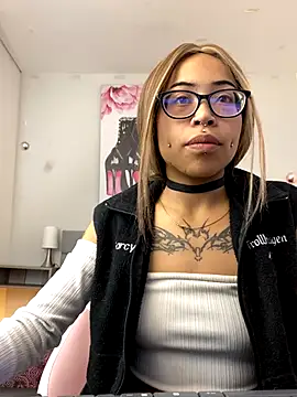 Snapshot of Violetta_Suky chatting on 11, 9, 2025 Violetta Suky online show from 11, 9, 2025