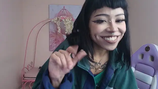 Snapshot of Violetta_Suky chatting on 6, 3, 2025 Violetta Suky online show from 6, 3, 2025