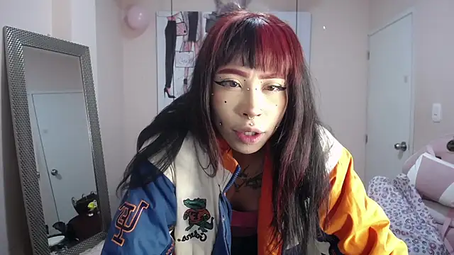 Snapshot of Violetta_Suky chatting on 19, 11, 2025 Violetta Suky online show from 19, 11, 2025