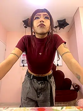 Snapshot of Violetta_Suky chatting on 26, 11, 2025 Violetta Suky online show from 26, 11, 2025