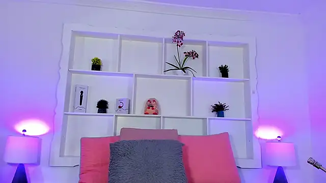 Jenifer Diaz online show from 6, 11, 2025