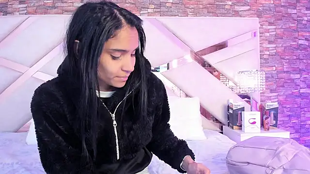 sophie pariss online show from 13, 10, 2025