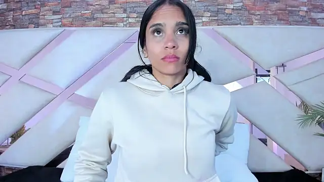 sophie pariss online show from 28, 2, 2026