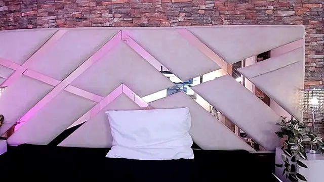 sophie pariss online show from 3, 12, 2025