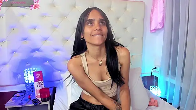 sophie pariss online show from 13, 3, 2025