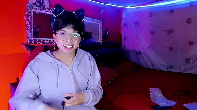 Snapshot of AnggelONfiree chatting on 12, 10, 2025 AnggelONfiree online show from 12, 10, 2025