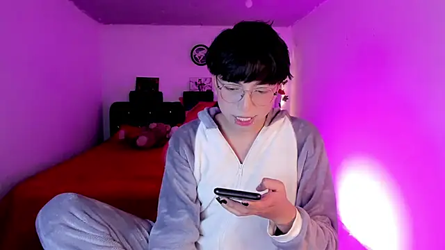 Snapshot of AnggelONfiree chatting on 20, 11, 2025 AnggelONfiree online show from 20, 11, 2025