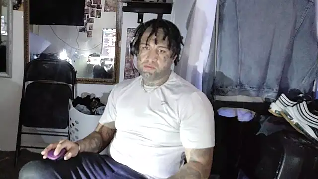 Snapshot of Azazelihornyasf chatting on 2, 6, 2026 Azazelihornyasf online show from 2, 6, 2026