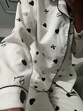 Snapshot of moneymaker_taipei chatting on 28, 10, 2025 moneymaker taipei online show from 28, 10, 2025