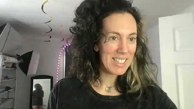 BonfireBonnie online show from 14, 1, 2025