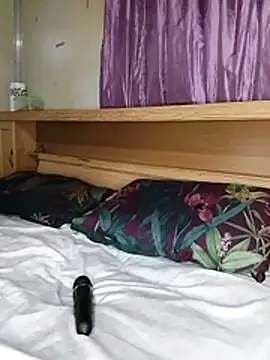 Hornyparratjie online show from 6, 11, 2025