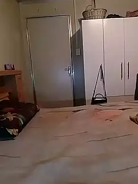 Hornyparratjie online show from 2, 3, 2025