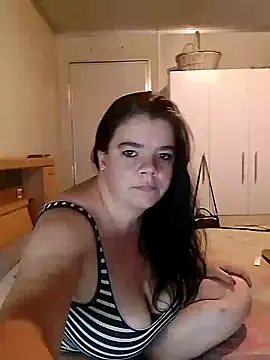 Hornyparratjie online show from 11, 2, 2025