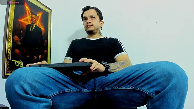 Snapshot of tony_landri chatting on 4, 7, 2026 tony landri online show from 4, 7, 2026