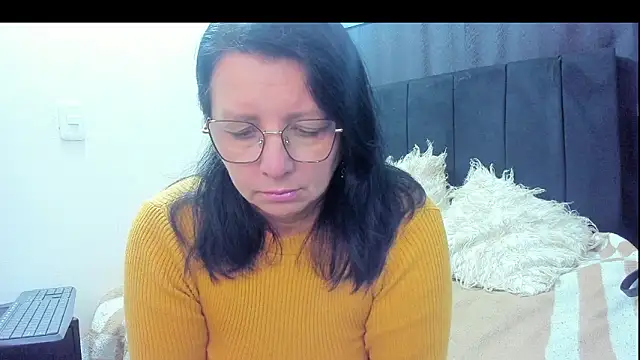 Evaaross 2345 online show from 2, 2, 2026