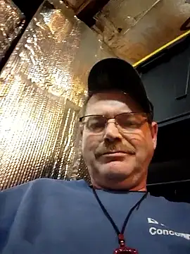 Snapshot of brasstiger chatting on 9, 3, 2026 brasstiger online show from 9, 3, 2026