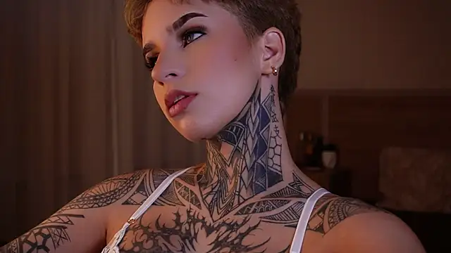 Snapshot of AliceShazaham_ chatting on 1, 3, 2025 AliceShazaham online show from 1, 3, 2025