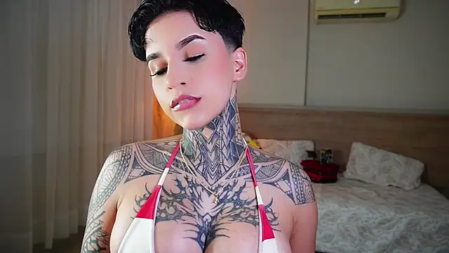 Snapshot of AliceShazaham_ chatting on 19, 10, 2025 AliceShazaham online show from 19, 10, 2025