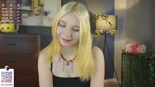 DaisyElmers online show from 3, 3, 2025