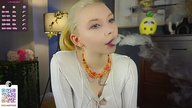 DaisyElmers online show from 8, 3, 2025