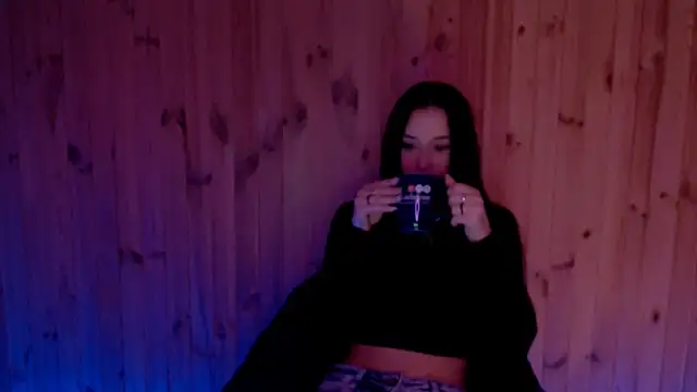 Snapshot of AlisaLink chatting on 20, 10, 2025 AlisaLink online show from 20, 10, 2025