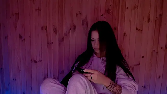 Snapshot of AlisaLink chatting on 11, 10, 2025 AlisaLink online show from 11, 10, 2025