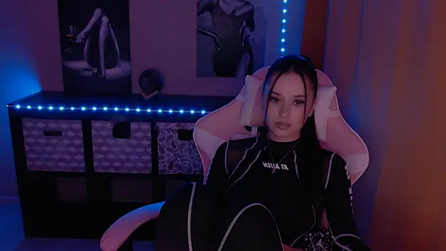 Snapshot of AlisaLink chatting on 8, 2, 2025 AlisaLink online show from 8, 2, 2025