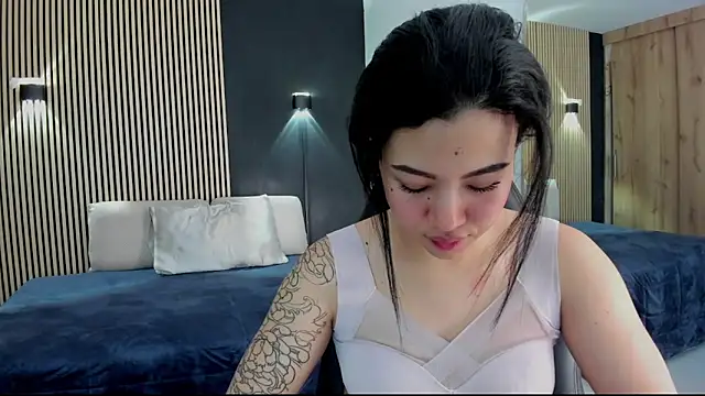 Liittlelucy online show from 8, 12, 2024