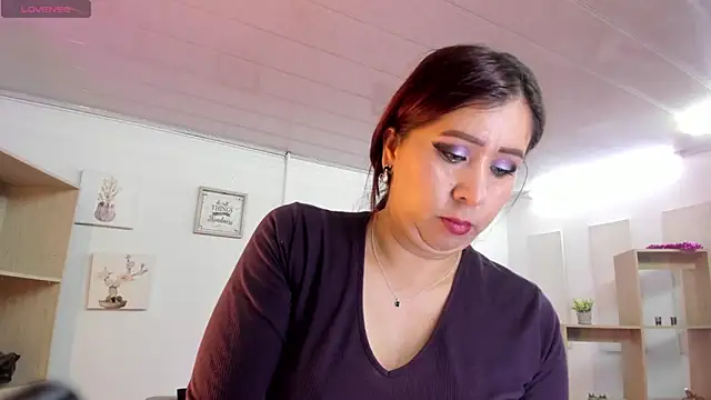 Alexx Scoot online show from 6, 3, 2025