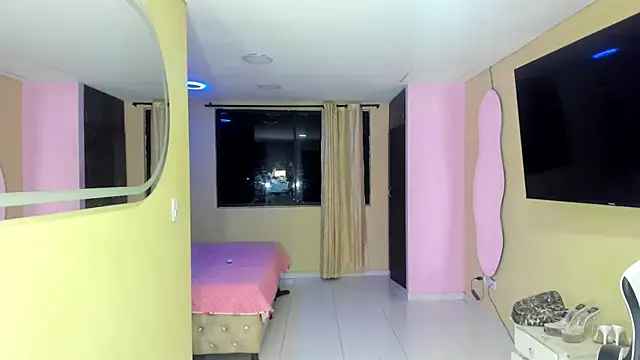 AlessaEcheverri online show from 5, 4, 2026