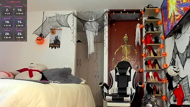 SophieBaker   online show from 15, 10, 2025