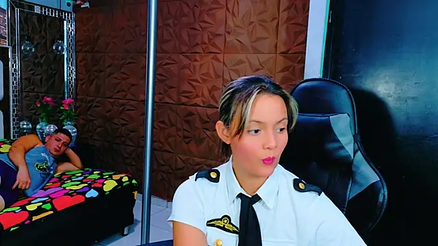 Snapshot of ValentinaAndTerry chatting on 4, 10, 2025 ValentinaAndTerry online show from 4, 10, 2025