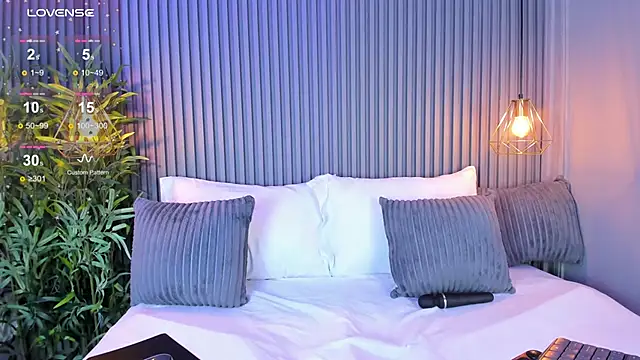 LinaGlam online show from 17, 3, 2025