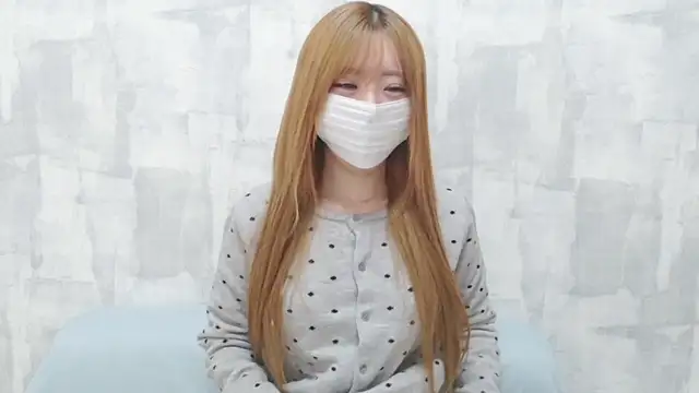 LOVE MOMO LOVE online show from 1, 3, 2026