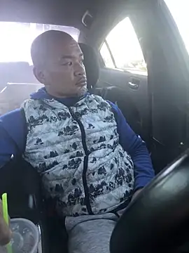 EatMyCake831 online show from 2, 11, 2025