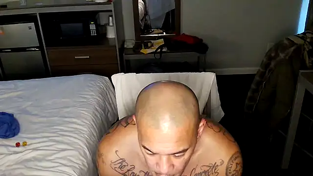 EatMyCake831 online show from 12, 2, 2025