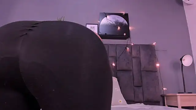 DulceAurora   online show from 12, 11, 2025