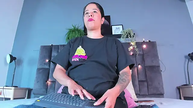 DulceAurora   online show from 14, 4, 2026