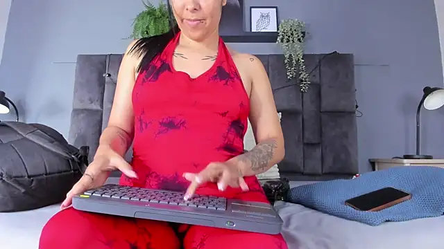 Snapshot of DulceAurora__ chatting on 4, 6, 2026 DulceAurora online show from 4, 6, 2026